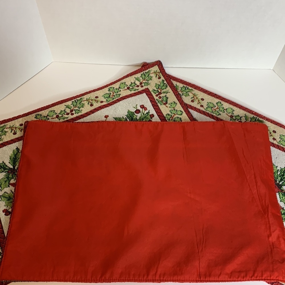 PLACEMATS POINSETTIAS (SET OF 4) WITH POINSETTIAS NAPKIN RINGS (4) - Picture 6 of 6